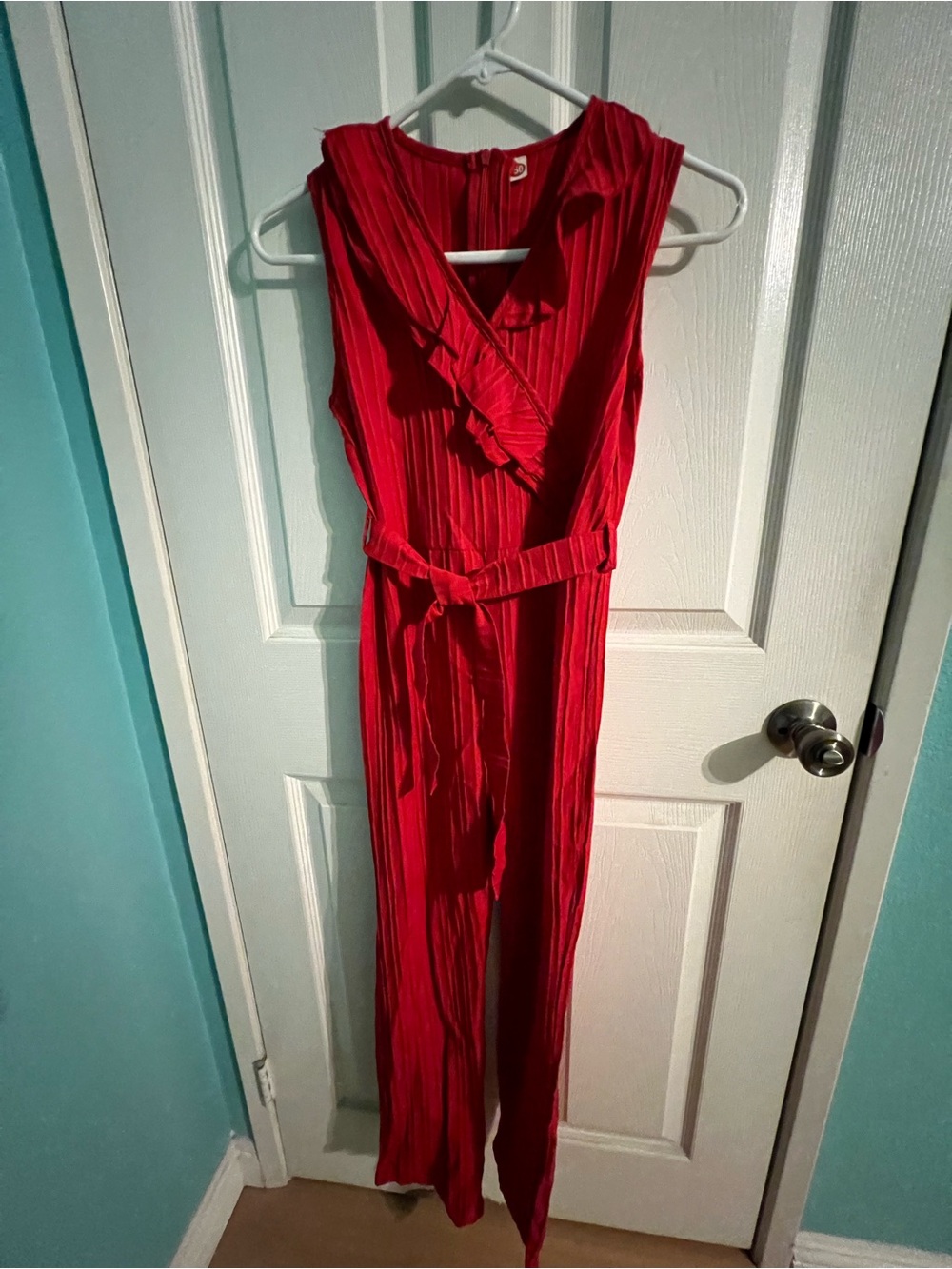 Red Ruffled Sleeveless Jumpsuit - Picture 4 of 12